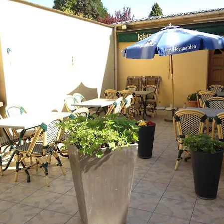 Aux 3 Arcades Hotel