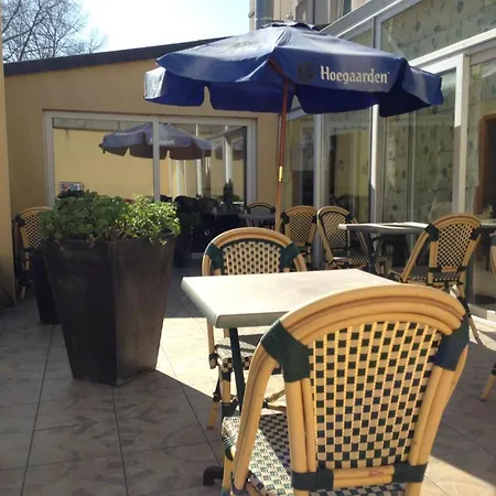 Hotel Aux 3 Arcades 2*